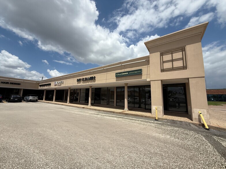 5400 Bellaire Blvd, Bellaire, TX à louer - Photo du bâtiment - Image 2 de 7