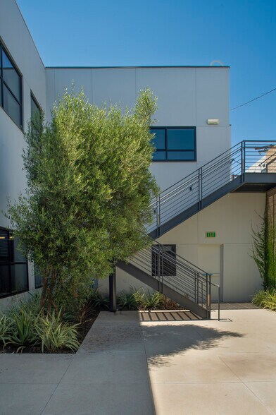 2101 Wilshire Blvd, Santa Monica, CA à vendre - Photo du bâtiment - Image 2 de 33