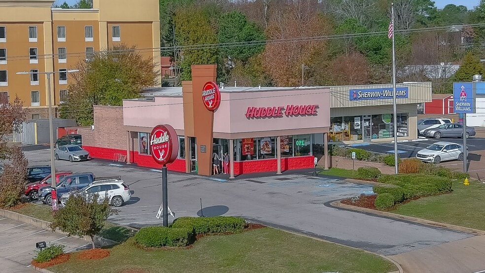 1925 Jackson Ave W, Oxford, MS for sale - Primary Photo - Image 1 of 3