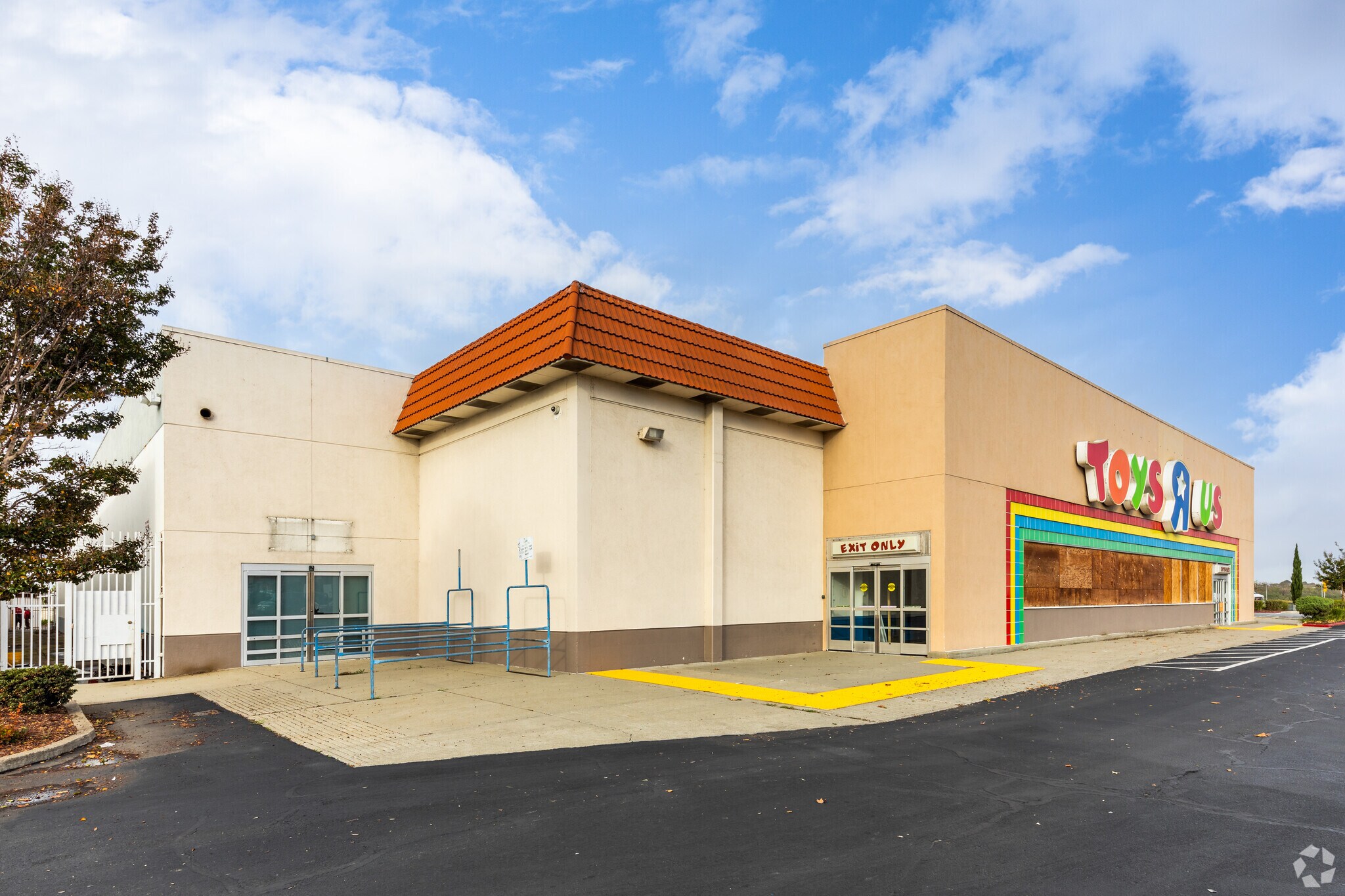 24039 Hesperian Blvd, Hayward, CA for lease Building Photo- Image 1 of 6