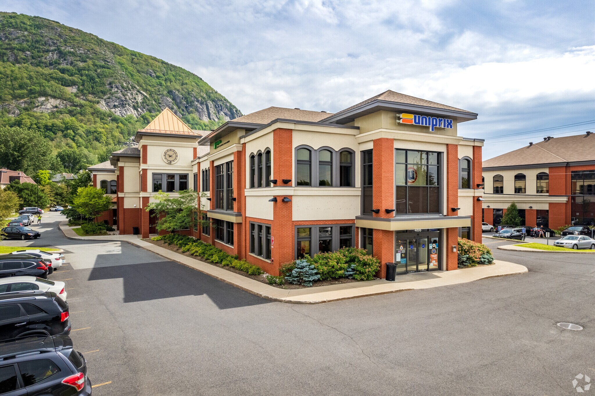 466-470 Boul Sir-Wilfrid-Laurier, Mont-St-Hilaire, QC for sale Primary Photo- Image 1 of 1