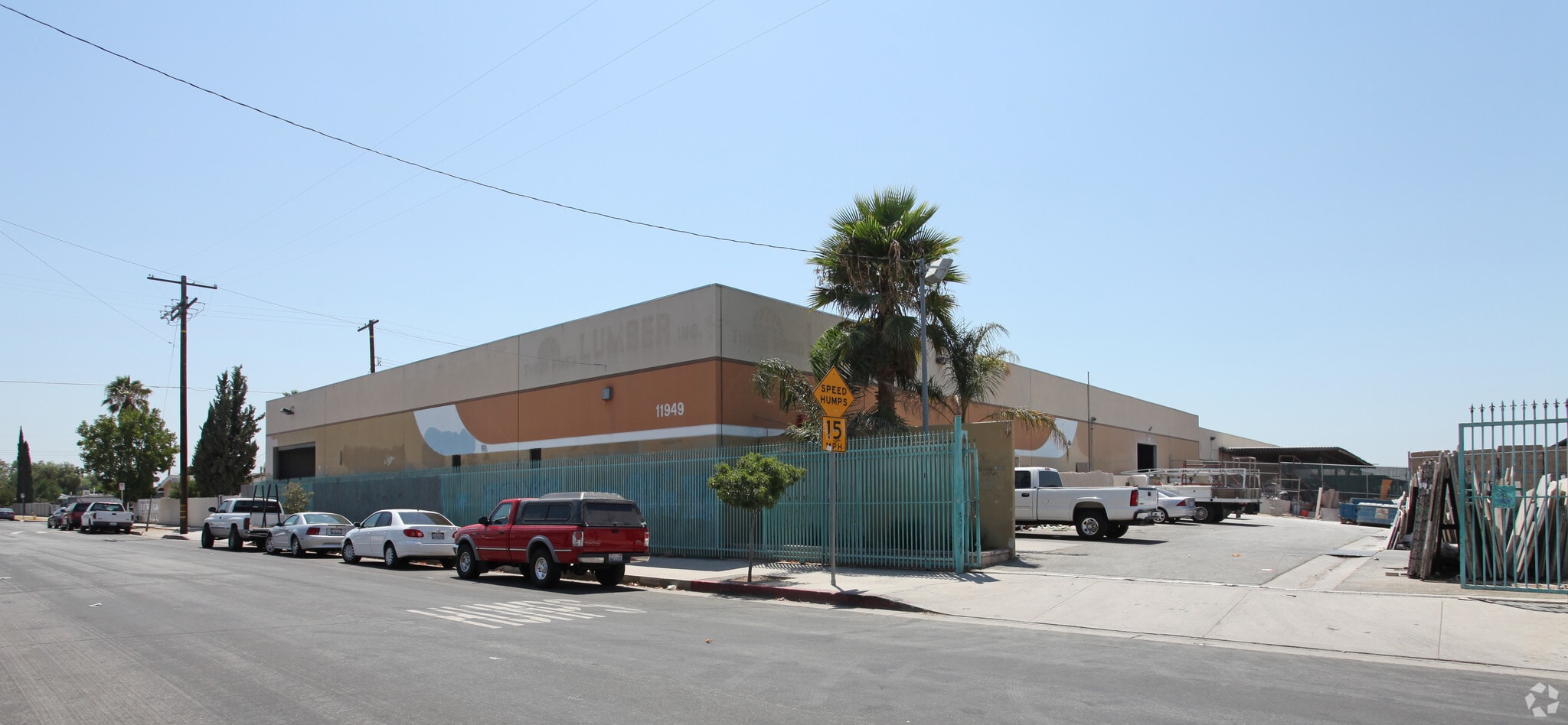 11949 Borden Ave, San Fernando, CA for lease Primary Photo- Image 1 of 16