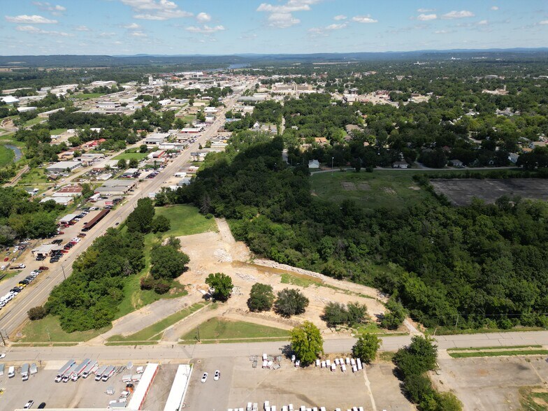 2121 Towson Ave, Fort Smith, AR à vendre - Photo du bâtiment - Image 2 de 9