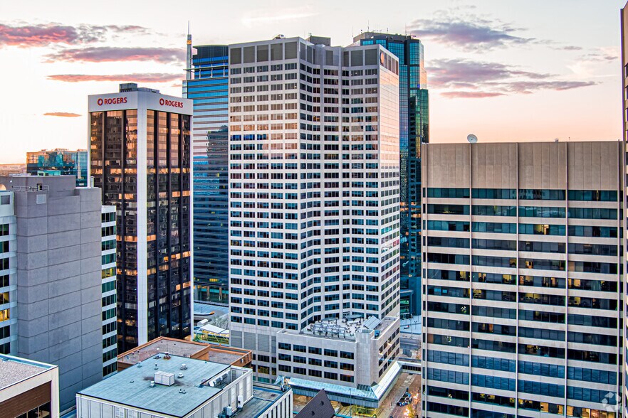 400 4th Ave SW, Calgary, AB à vendre - Photo du bâtiment - Image 1 de 1