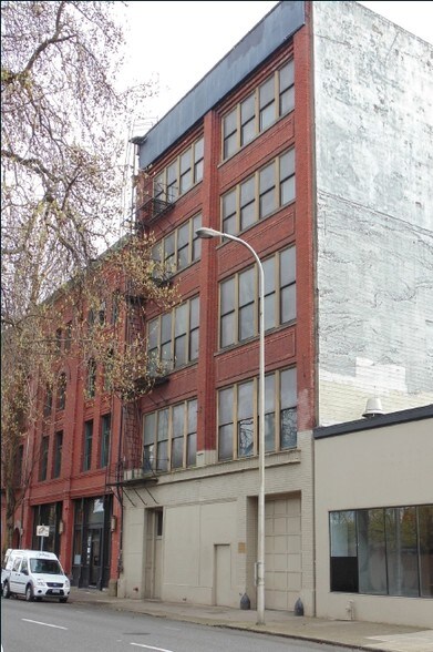 438 NW Broadway, Portland, OR à louer - Photo du bâtiment - Image 2 de 6