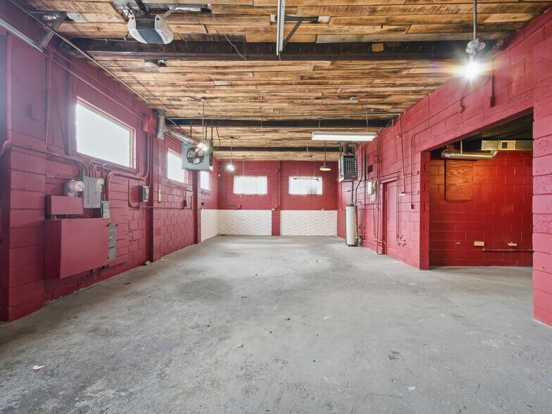 828 W 14 Mile Rd, Clawson, MI à louer - Photo du bâtiment - Image 3 de 17