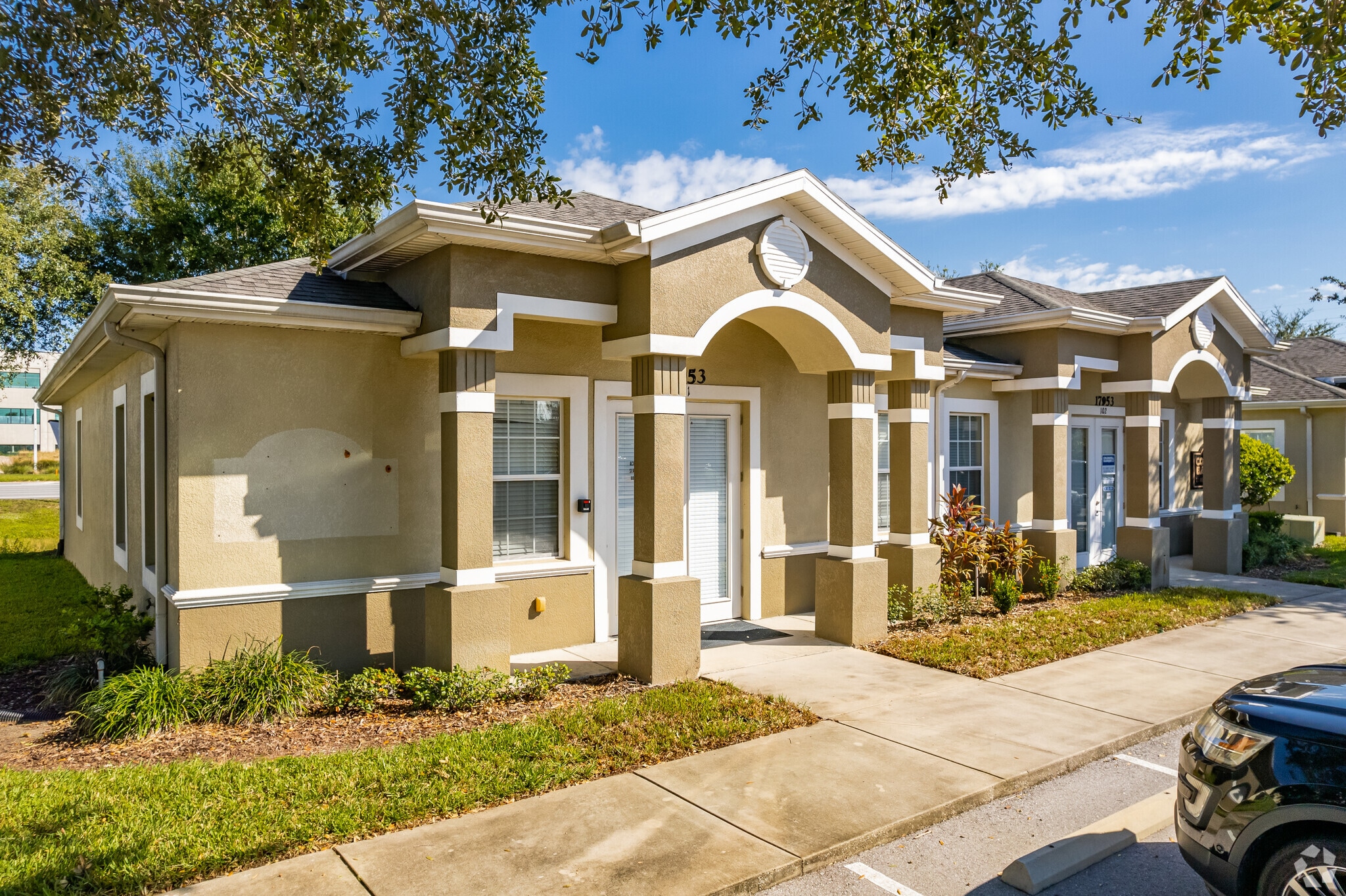 17953 Hunting Bow Cir, Lutz, FL for lease Primary Photo- Image 1 of 7