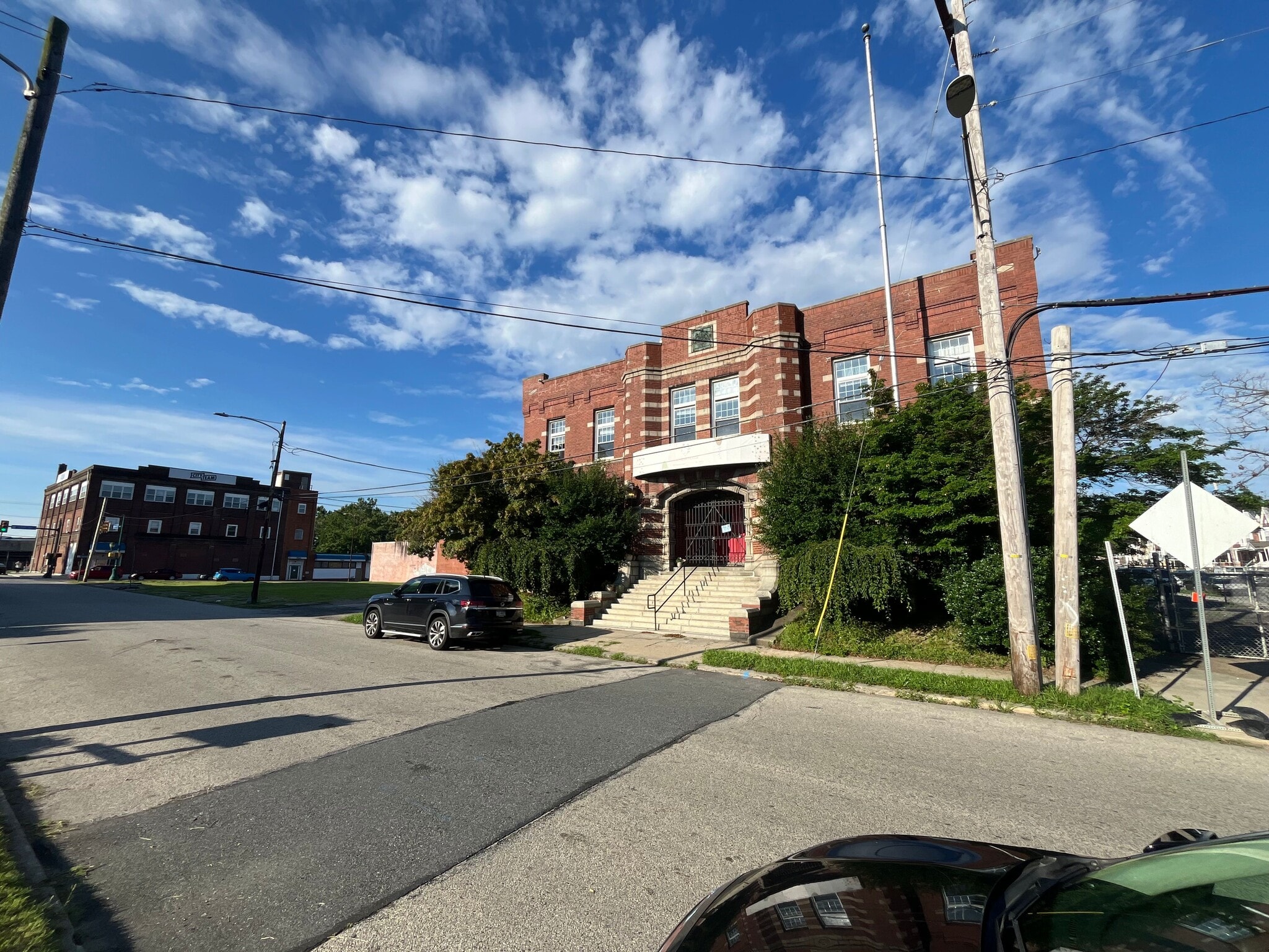 15 W 8th St, 710 Sproul St & 8 W 7th St portfolio of 2 properties for sale on LoopNet.ca Primary Photo- Image 1 of 16