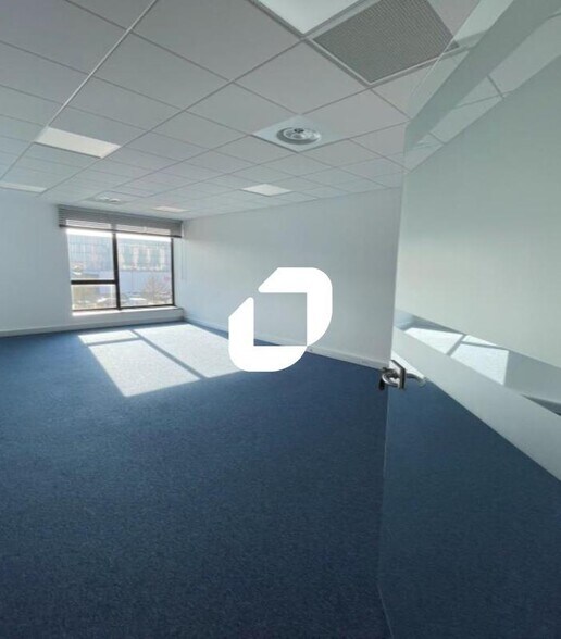 Office in Jossigny for lease - Building Photo - Image 3 of 24