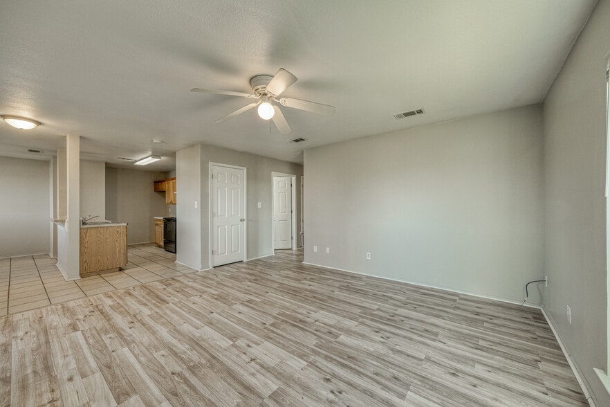 761 Olive Branch Rd, Brock, TX à vendre - Photo du bâtiment - Image 3 de 32