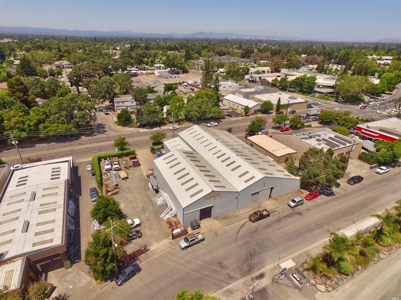 1071 Maxwell Dr, Santa Rosa, CA for lease - Primary Photo - Image 2 of 11