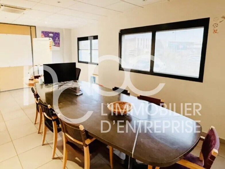 Flex in Fleurieux-sur-l'Arbresle for lease - Interior Photo - Image 3 of 7