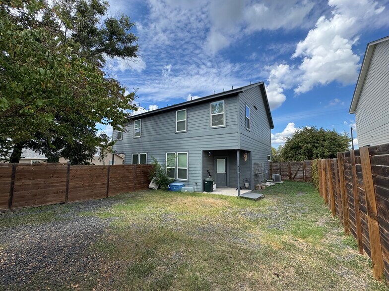 809 Northington St, Burnet, TX à vendre - Photo du bâtiment - Image 3 de 7