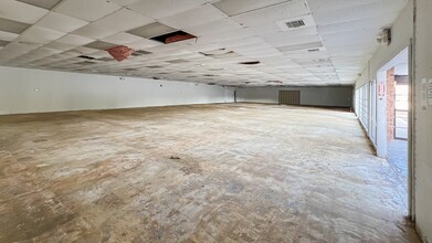 3434 Flushing St, Flint, MI for lease Interior Photo- Image 1 of 6