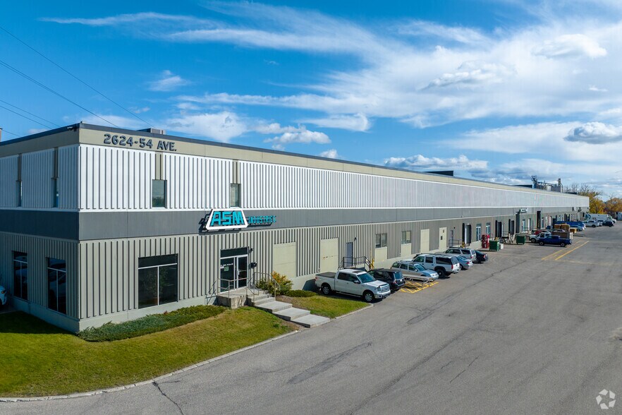2624 54th Ave SE, Calgary, AB à louer - Photo du bâtiment - Image 1 de 6