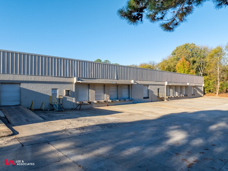 5675 Bucknell Dr SW, Atlanta, GA à louer - Photo du bâtiment - Image 2 de 17