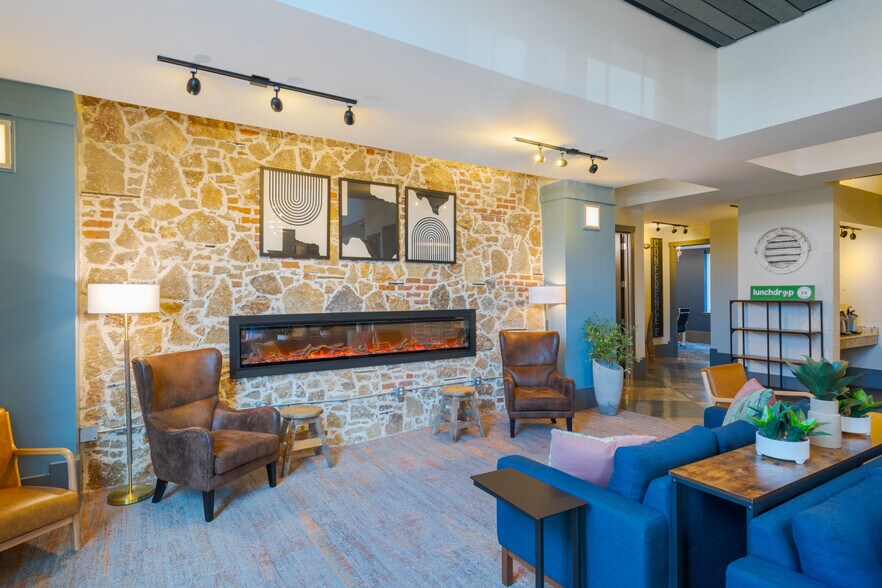 8105 Rasor Blvd, Plano, TX à louer - Photo du bâtiment - Image 2 de 43
