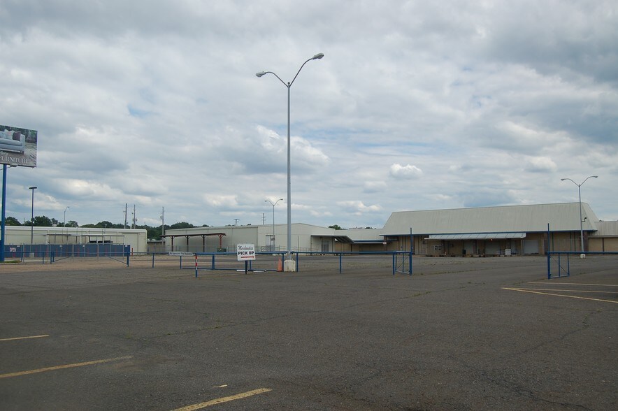 505 W 70th St, Shreveport, LA à louer - Photo du bâtiment - Image 2 de 2