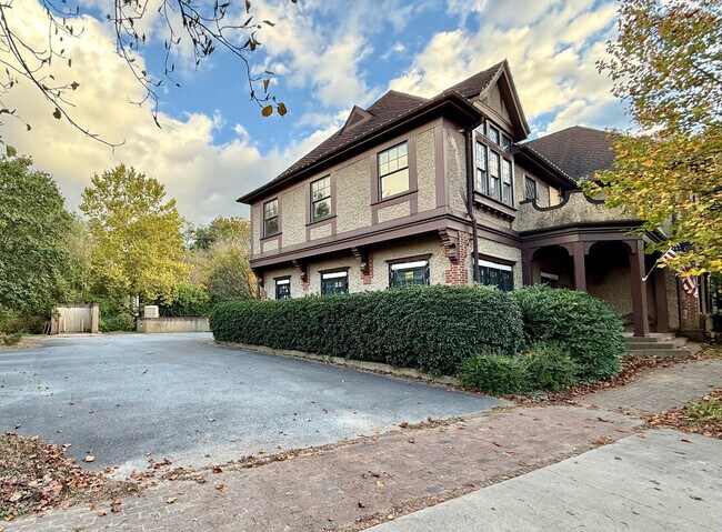 More details for 12 All Souls Cres, Asheville, NC - Office for Sale