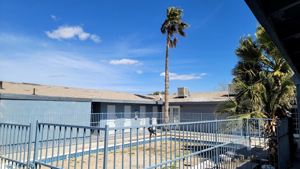 204 Woodham Ave, Barstow, CA à vendre - Photo du bâtiment - Image 3 de 17