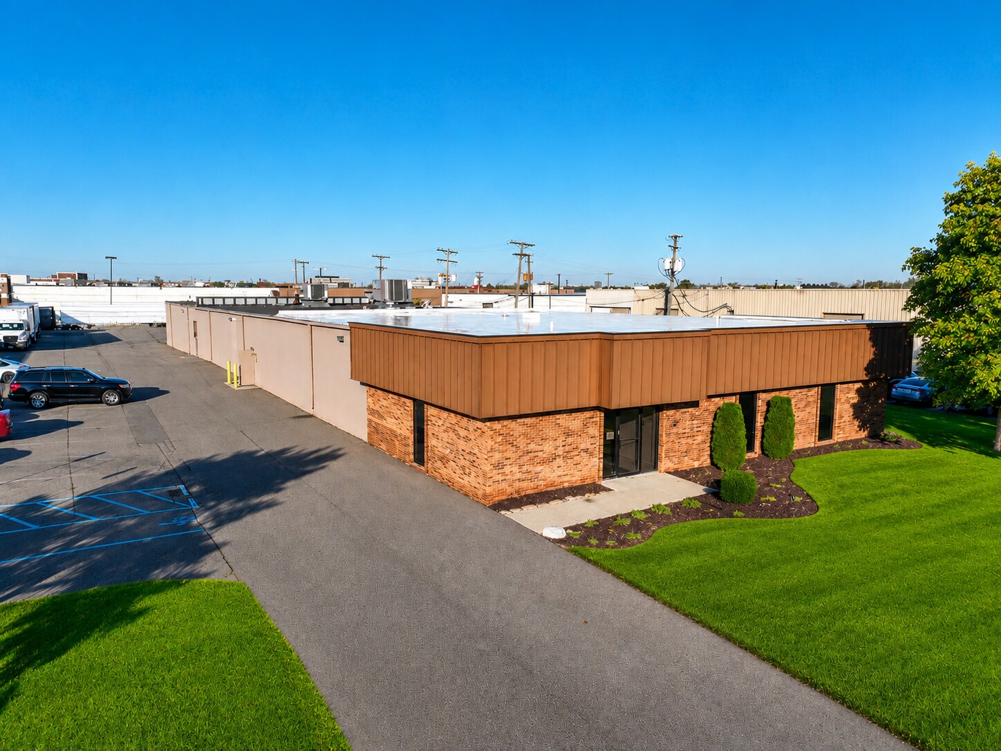 375 Robbins Dr, Troy, MI à vendre Photo du bâtiment- Image 1 de 7