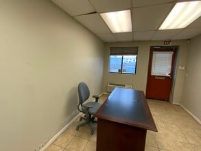 6356 Carter St, Merriam, KS for lease Interior Photo- Image 2 of 2