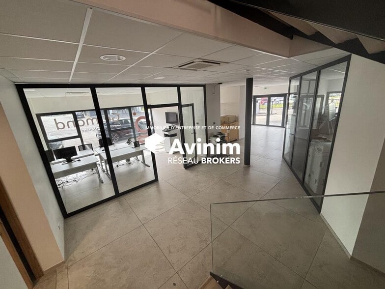 Office in Foucherans for lease - Interior Photo - Image 3 of 9