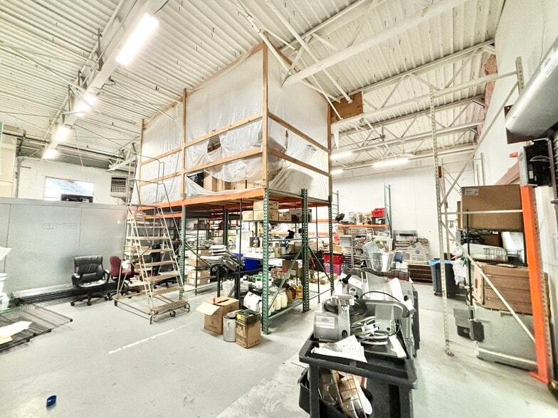 Larkin Condo portfolio of 4 properties for sale on LoopNet.ca - Interior Photo - Image 3 of 11