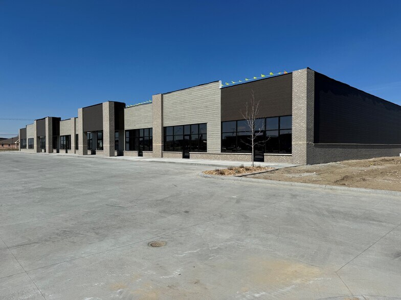 6003 2nd Ave W, Kearney, NE à louer - Photo du bâtiment - Image 2 de 2