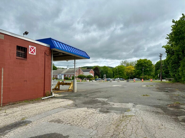 88 W Park St, Lee, MA for sale - Building Photo - Image 3 of 8