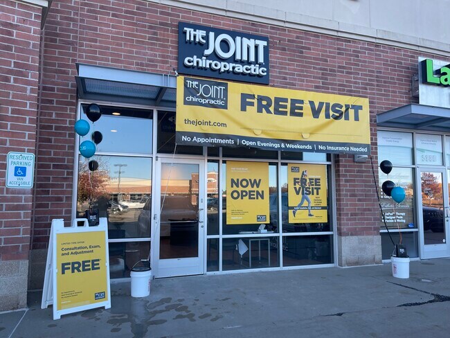Plus de détails pour 5860-5990 Sashabaw Rd, Independence Township, MI - Bureau/Commerce de détail à louer