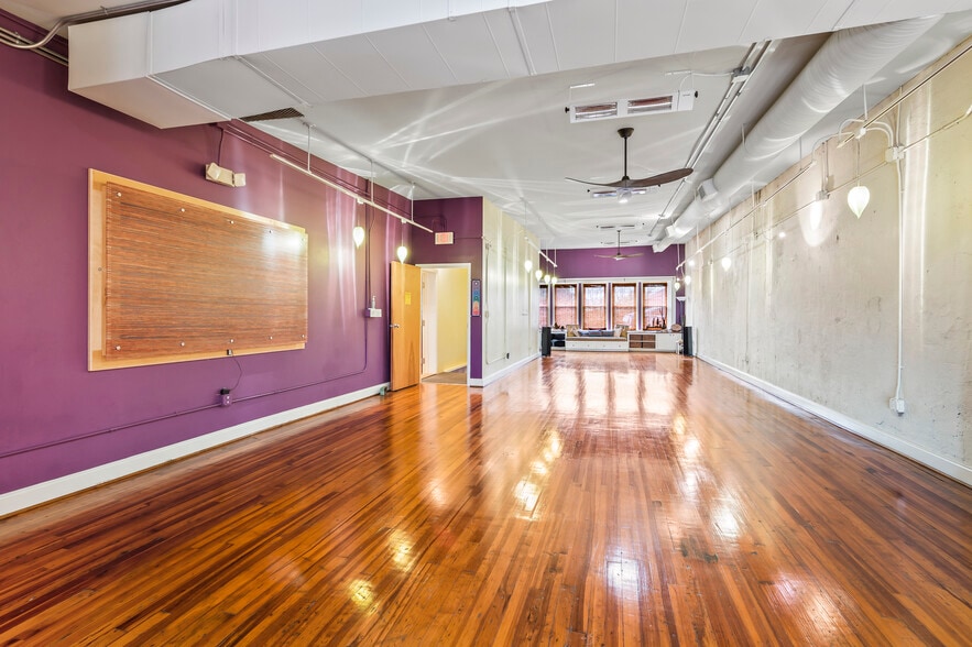 631-633 N Trade St, Winston-Salem, NC for lease - Building Photo - Image 3 of 4