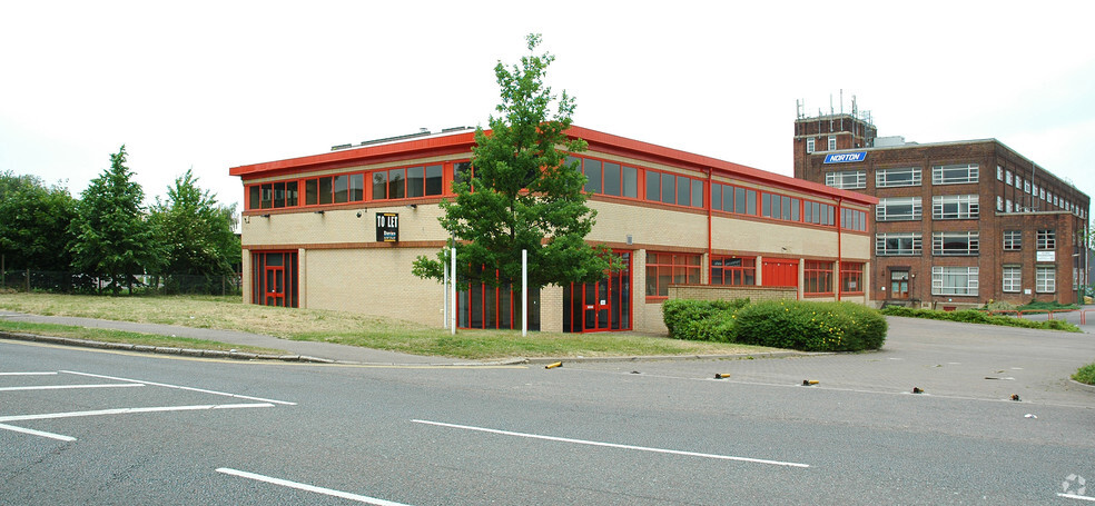 Bridge Rd E, Welwyn Garden City à vendre - Photo du bâtiment - Image 1 de 2