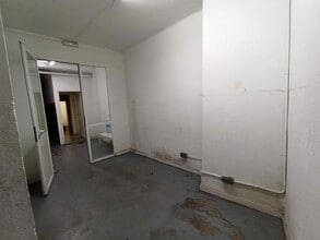 Retail in Barcelona, Barcelona for lease Interior Photo- Image 2 of 13