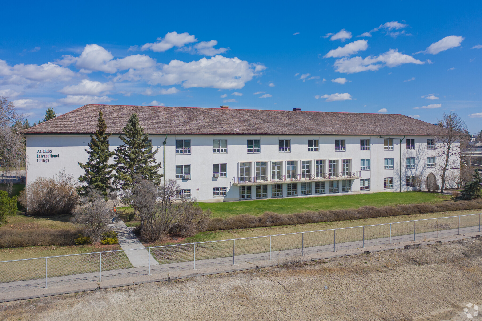 2451 Dieppe Ave SW, Calgary, AB à louer Photo principale- Image 1 de 3