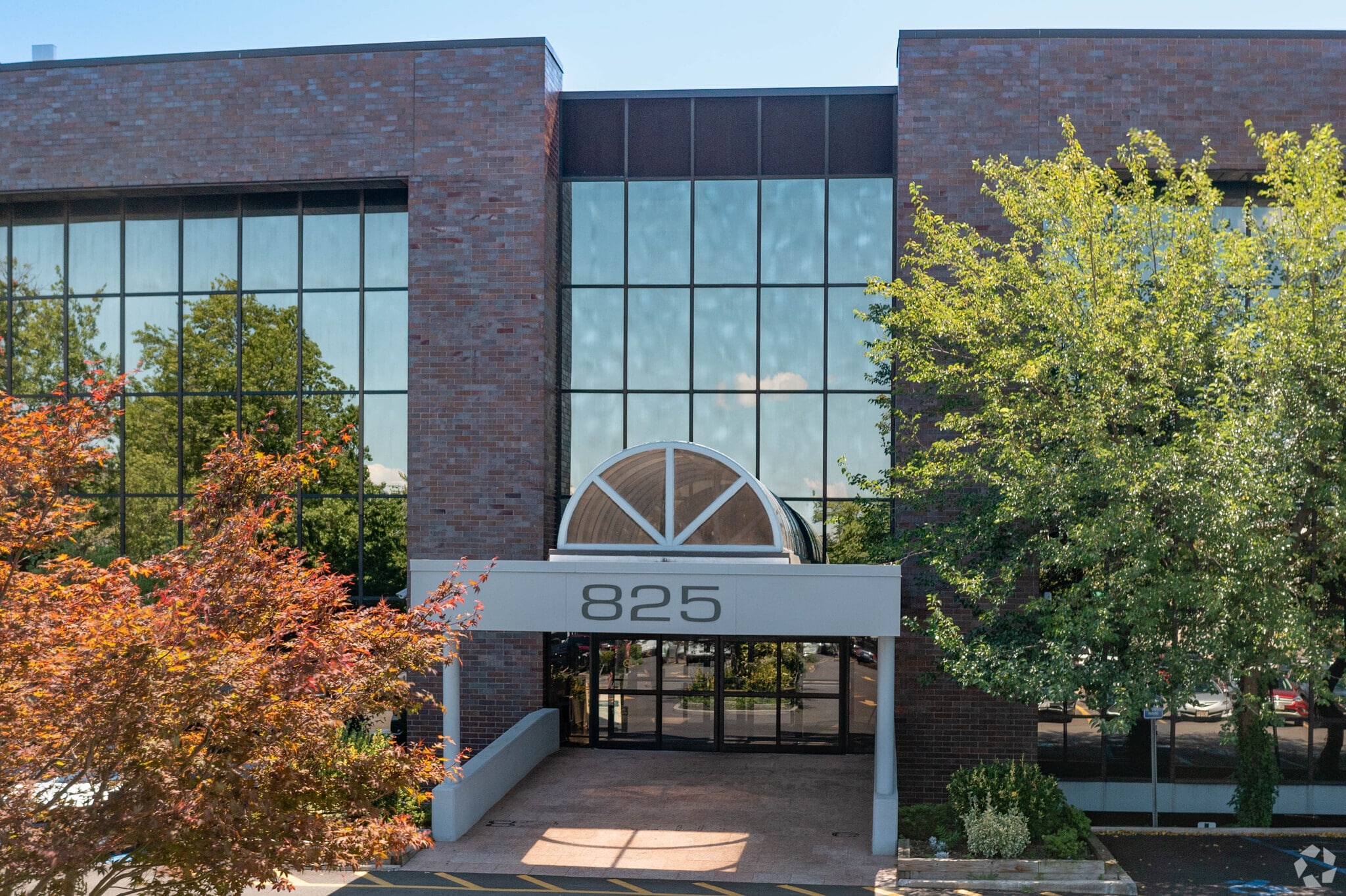 825 E Gate Blvd, Garden City, NY for lease Primary Photo- Image 1 of 9