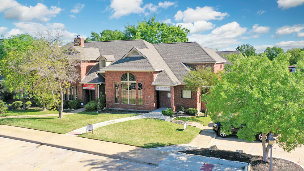 2911 S Texas Ave, College Station, TX à vendre - Photo du bâtiment - Image 1 de 36