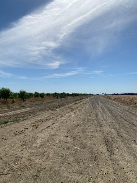 S. side Omaha Ave. E. of Avenal Cutoff Rd., Avenal, CA for sale - Building Photo - Image 2 of 3