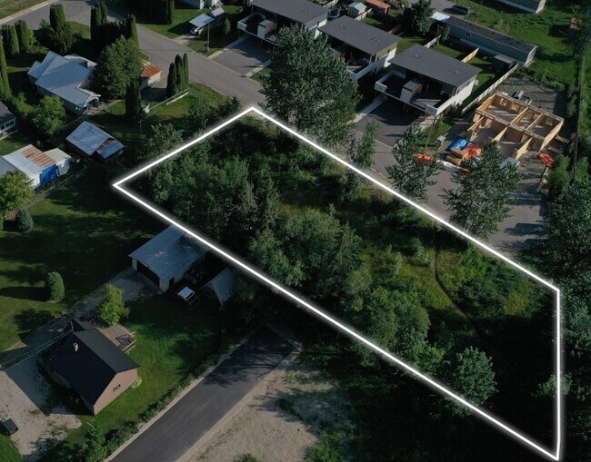 More details for 700 Olynyk Rd, Revelstoke, BC - Land for Sale