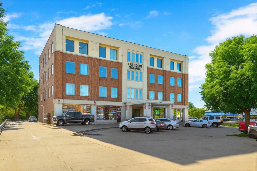 6659 Pearl Rd, Parma Heights, OH à louer - Photo du bâtiment - Image 1 de 6