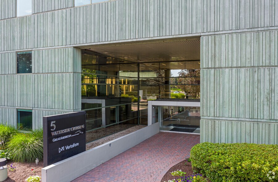 5 Waterside Crossing, Windsor, CT à louer - Photo du bâtiment - Image 2 de 16