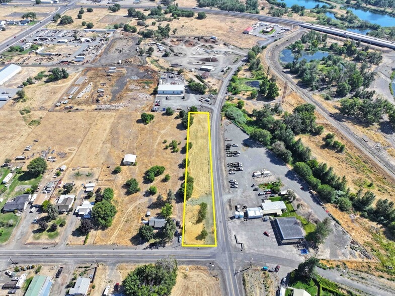 3304 W Birchfield Rd, Yakima, WA à vendre - Photo du bâtiment - Image 2 de 7