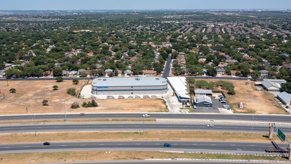 3426 W Loop 1604 S, San Antonio, TX à louer - Photo du bâtiment - Image 2 de 10