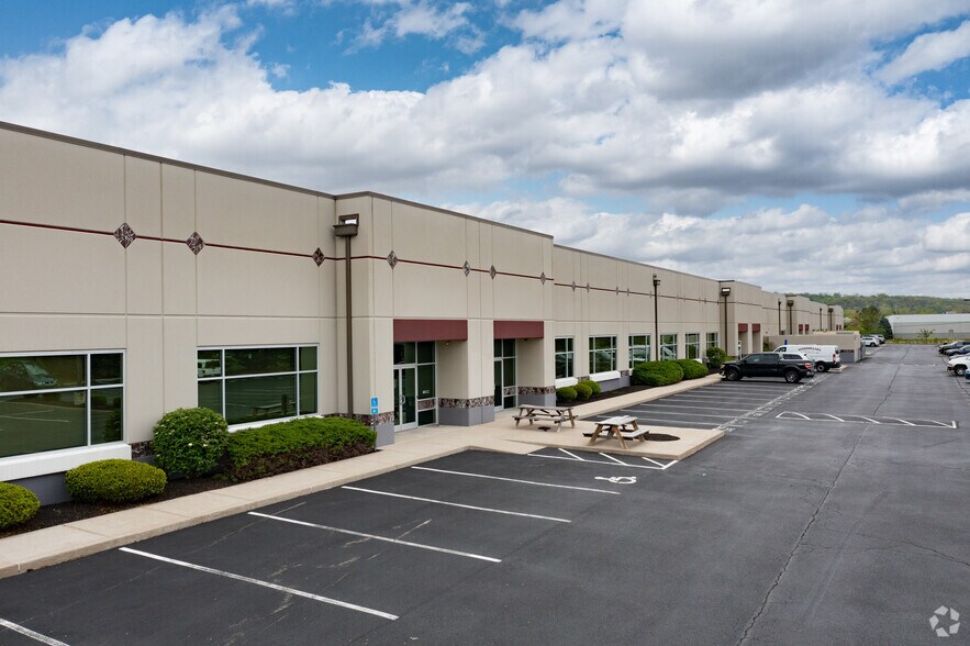 8610-8634 Jacquemin Dr, West Chester, OH à louer - Photo du bâtiment - Image 3 de 4