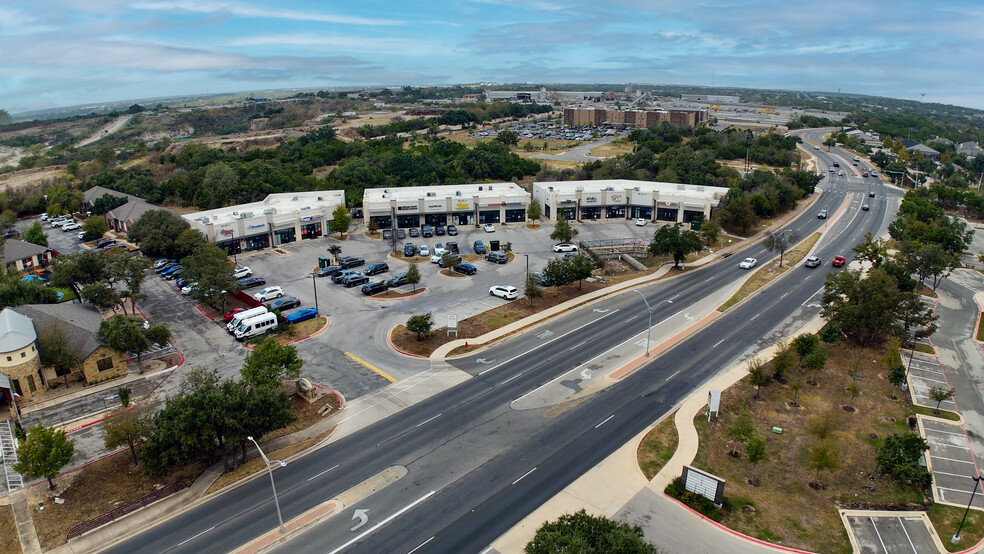 115 S Lakeline Blvd, Cedar Park, TX à louer - Photo du bâtiment - Image 2 de 6