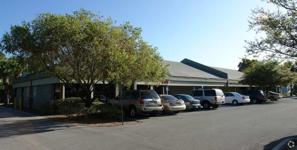 6100 Winkler Rd, Fort Myers, FL à vendre - Photo du bâtiment - Image 2 de 5