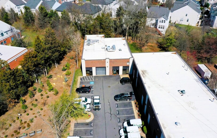 14004 Willard Rd, Chantilly, VA for sale - Building Photo - Image 2 of 7