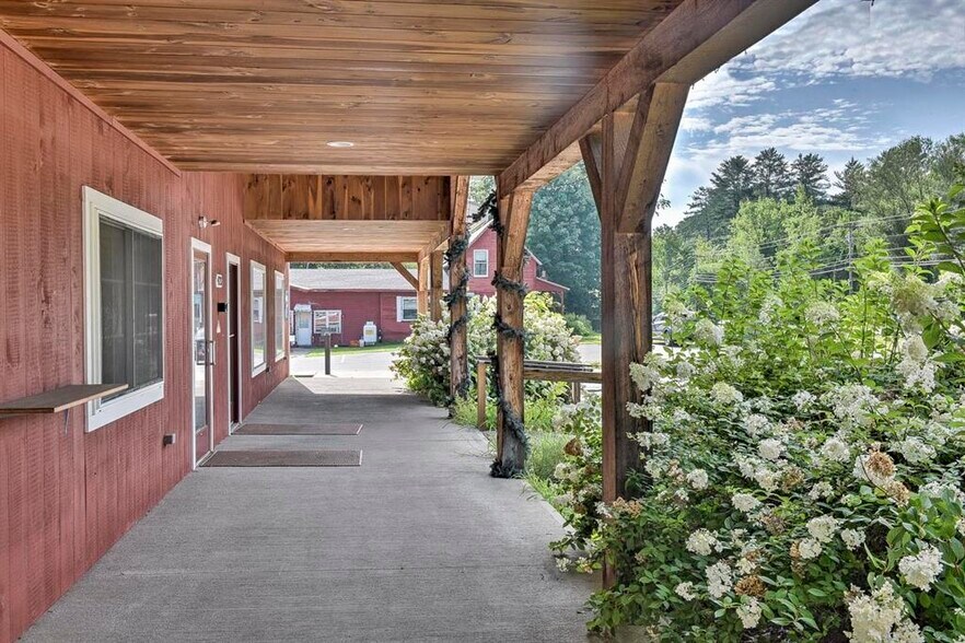 Commerce de détail dans Brattleboro, VT à vendre - Photo du bâtiment - Image 3 de 27