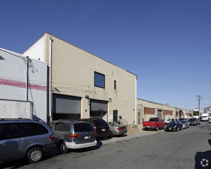 420 Doughty Blvd, Inwood, NY à vendre - Photo du bâtiment - Image 3 de 8