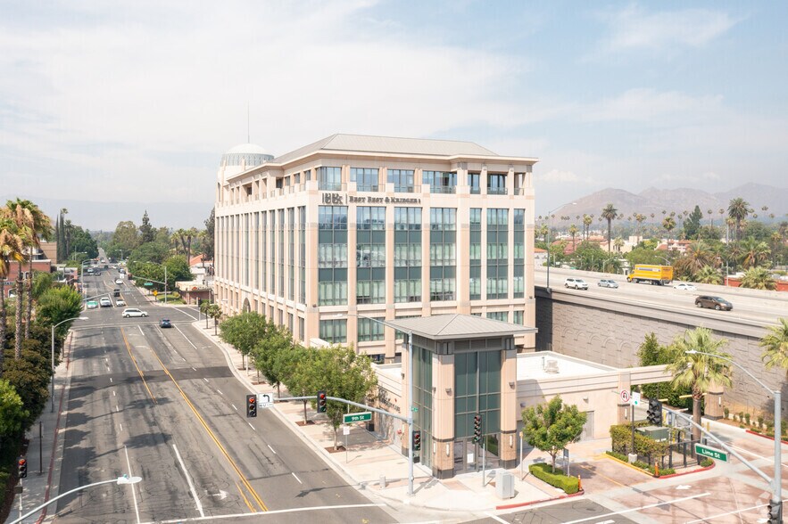 3390 University Ave, Riverside, CA à louer - Photo du bâtiment - Image 2 de 5